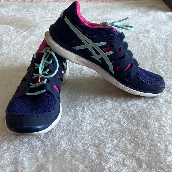 ASICS Cross Trainer - Picture 2 of 4